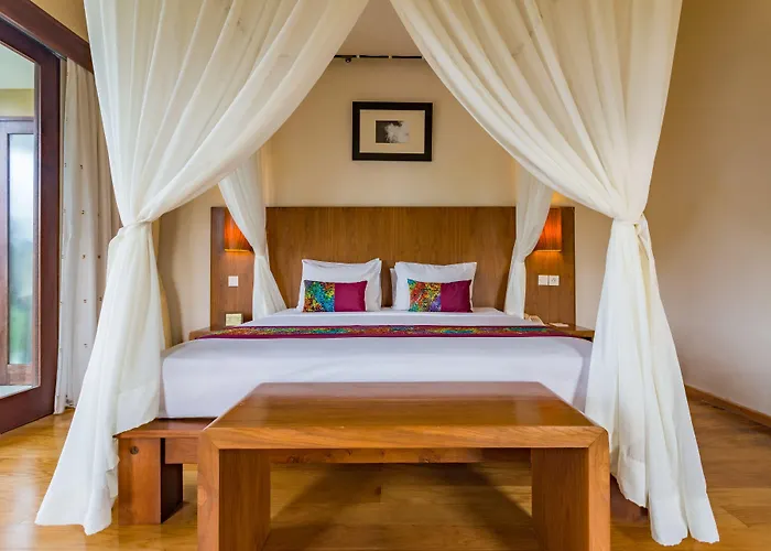 Manyi Village Hotel 3*