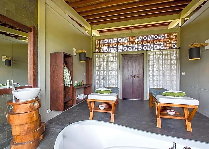 Manyi Village Hotel